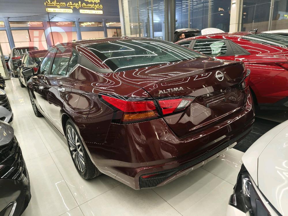 نيسان ألتيما